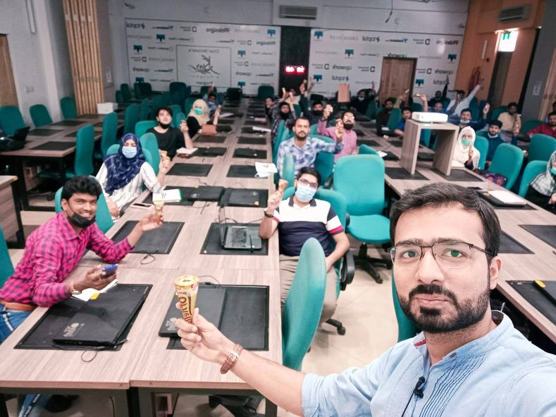 Hamza Khurshid with his class of Digital Marketing Students
